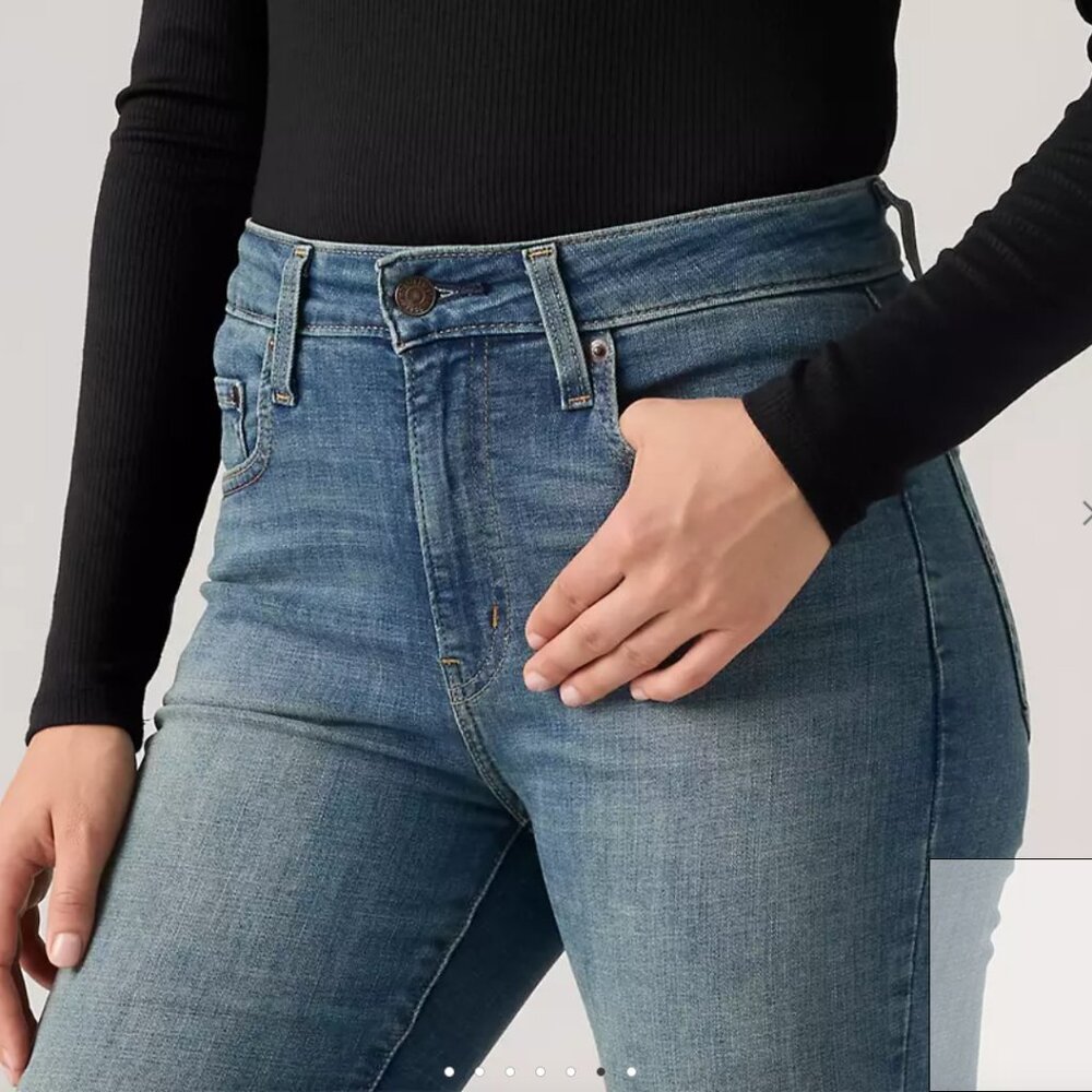 NWOT - Levi's High Rise 725 Bootcut Jeans - 33x32
